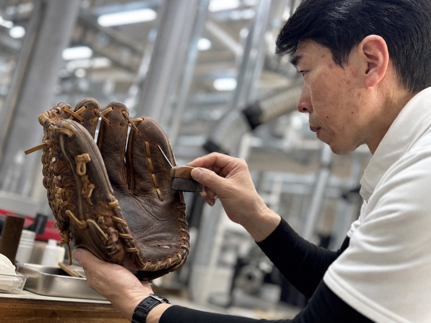 baseball-glove-cleaning-staff-v2